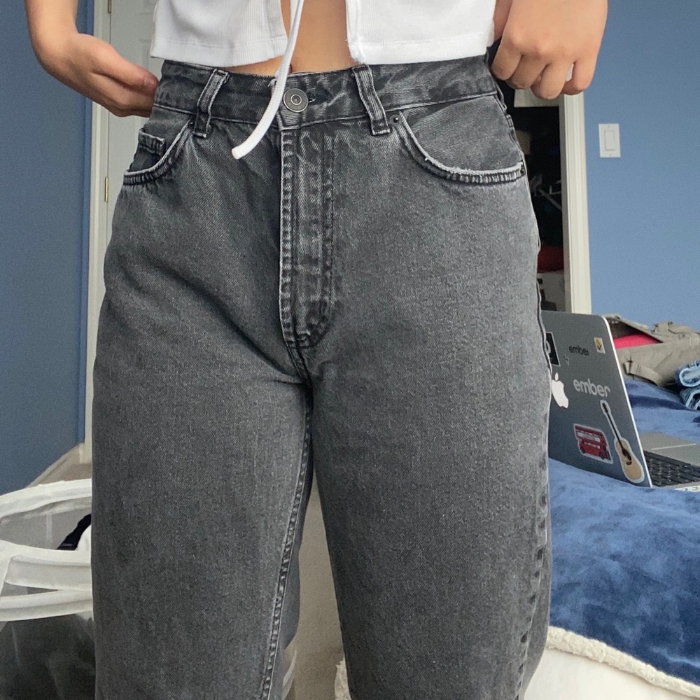 BDG High-Waisted Mom Jean-Washed Black Denim